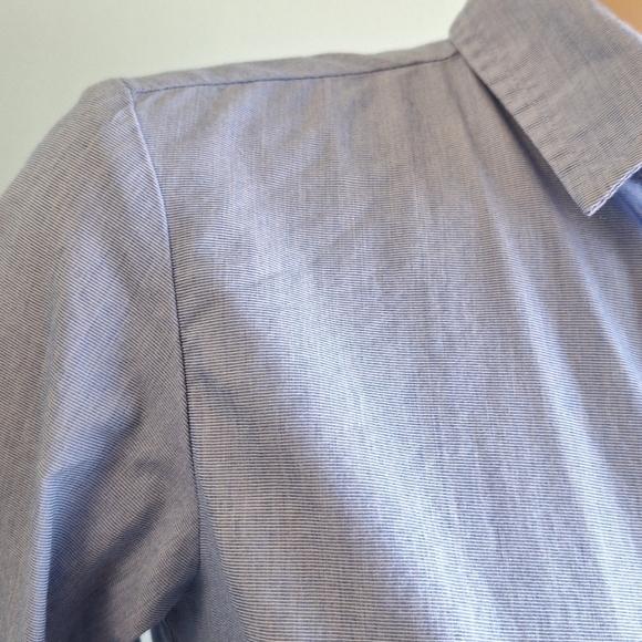 🅱️🅾️G🅾️ Banana Republic Riley Shirt in blue fine stripes - Picture 6 of 10